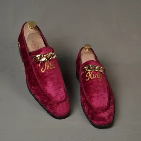 Royal Embroidered 'The King' Crafted Initial With Gold Chain Maroon Velvet Slip-On For Men Brune & Bareskin