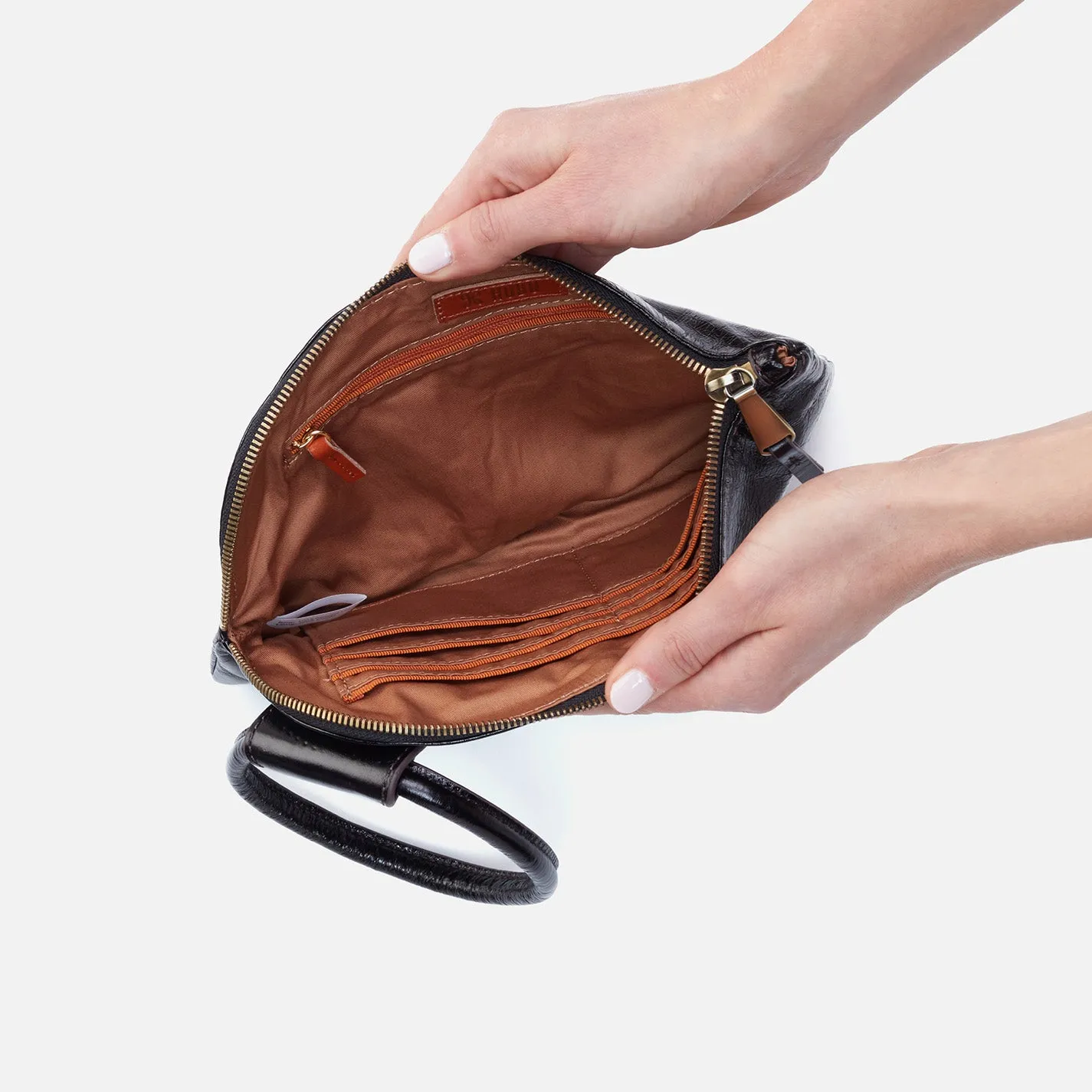 Sable Wristlet In Polished Leather - Black