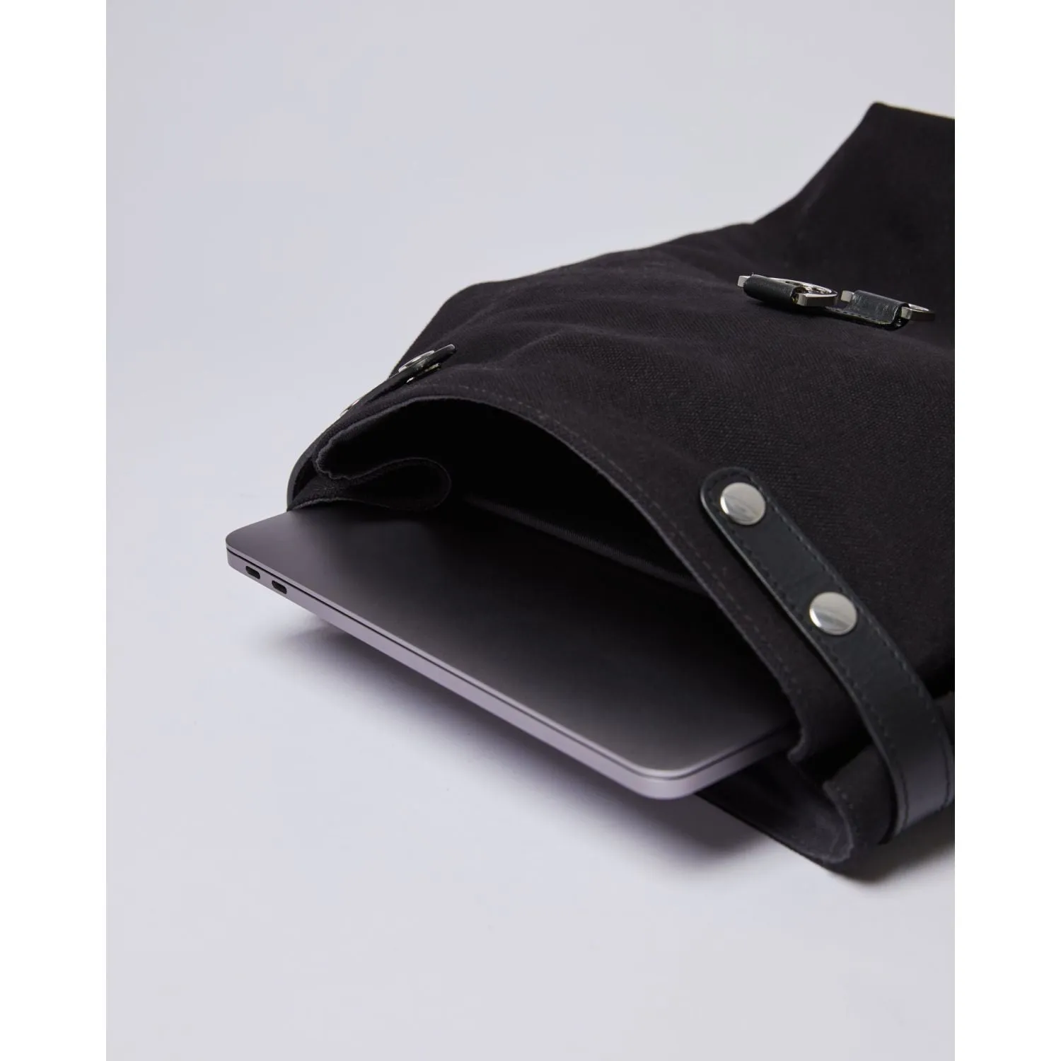 Sandqvist Alva Metal Hook Backpack