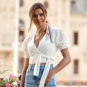 Short blouse with embroidered patterns cream