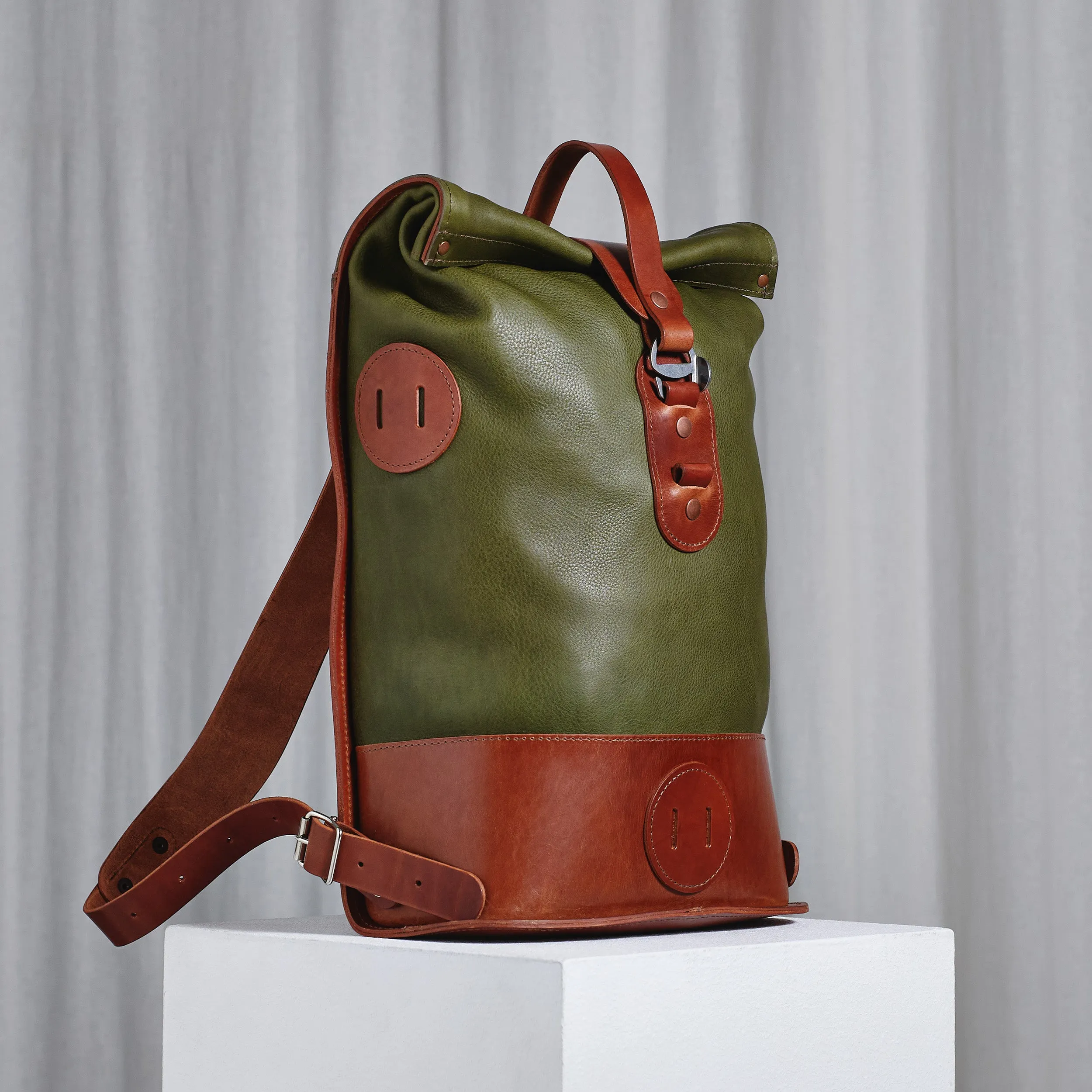 Small Fold Top – Leather Backpack in Olive & Brown