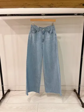 Wide-Legged Jeans