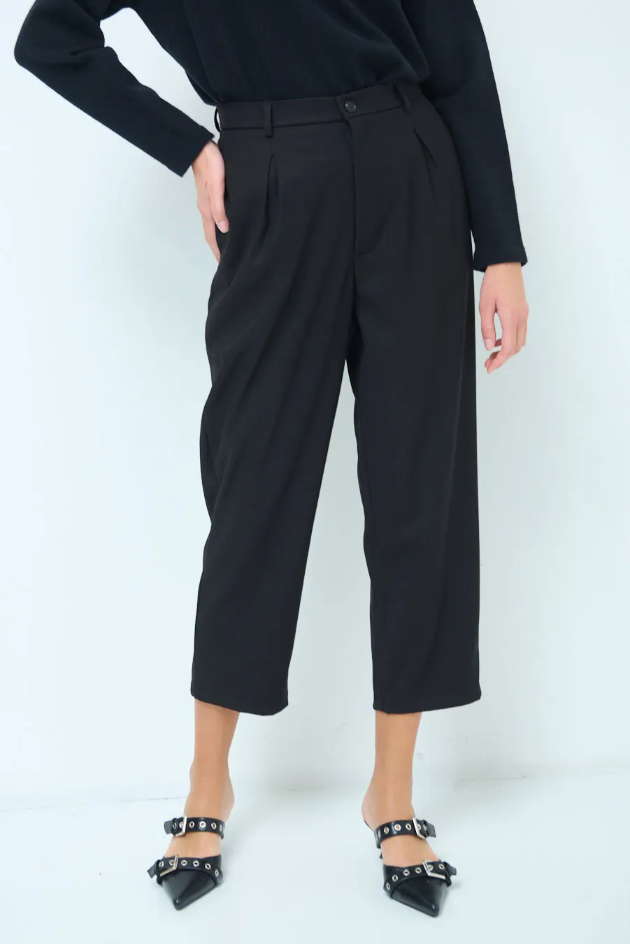 Tailored cropped trousers wholesale