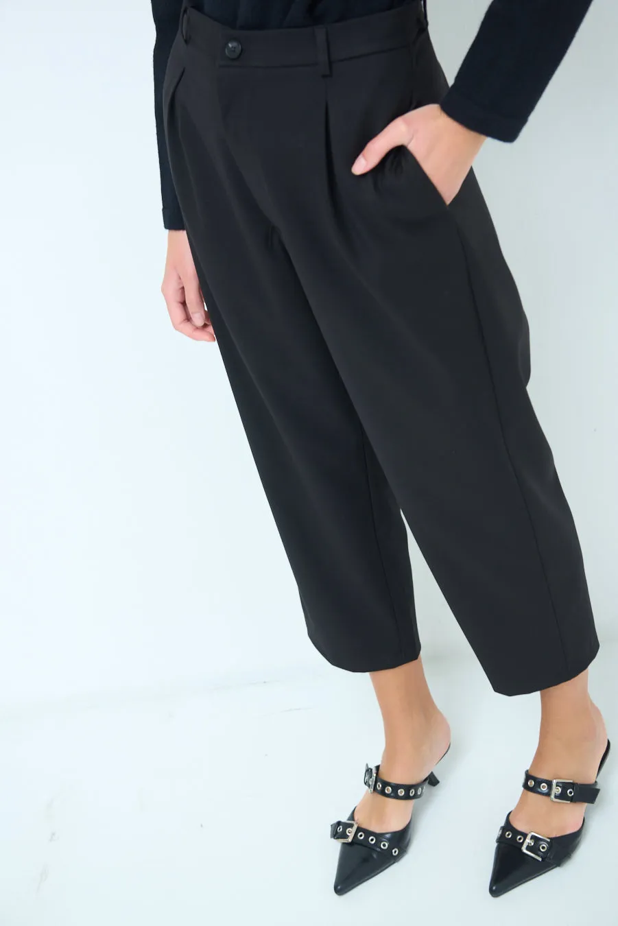 Tailored cropped trousers wholesale