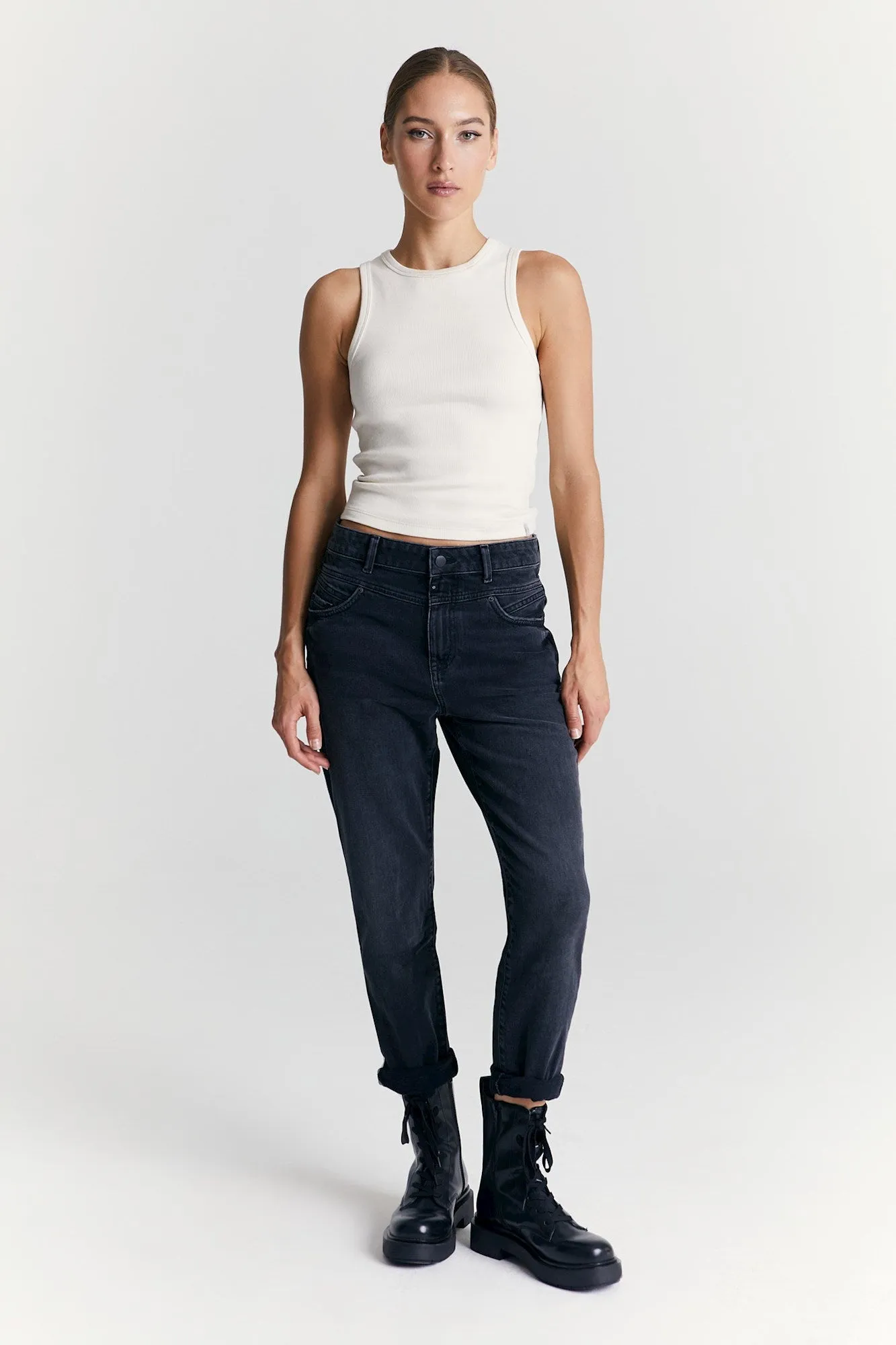 Victoria Mid Waist 5 Pocket Jeans Black VT