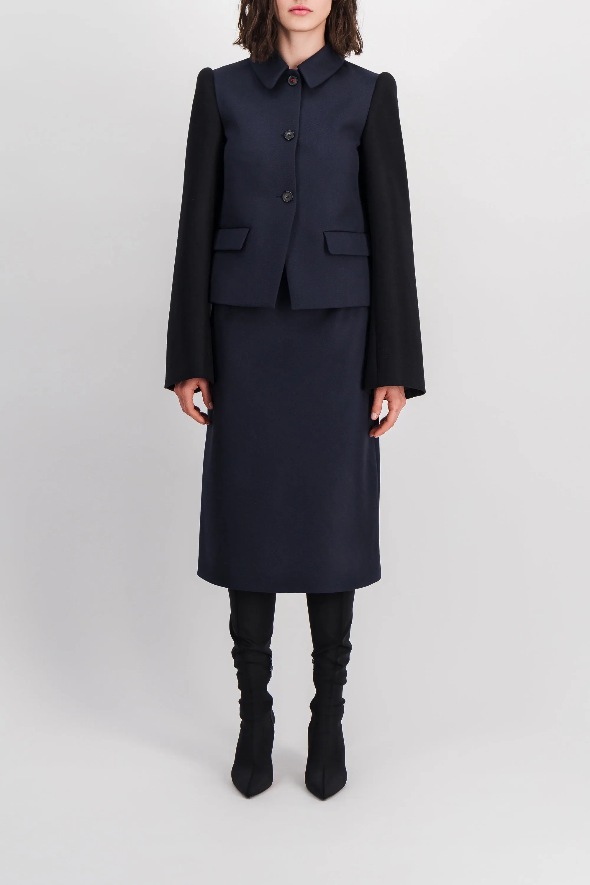 Wide sleeve bi-coloured fitted jacket