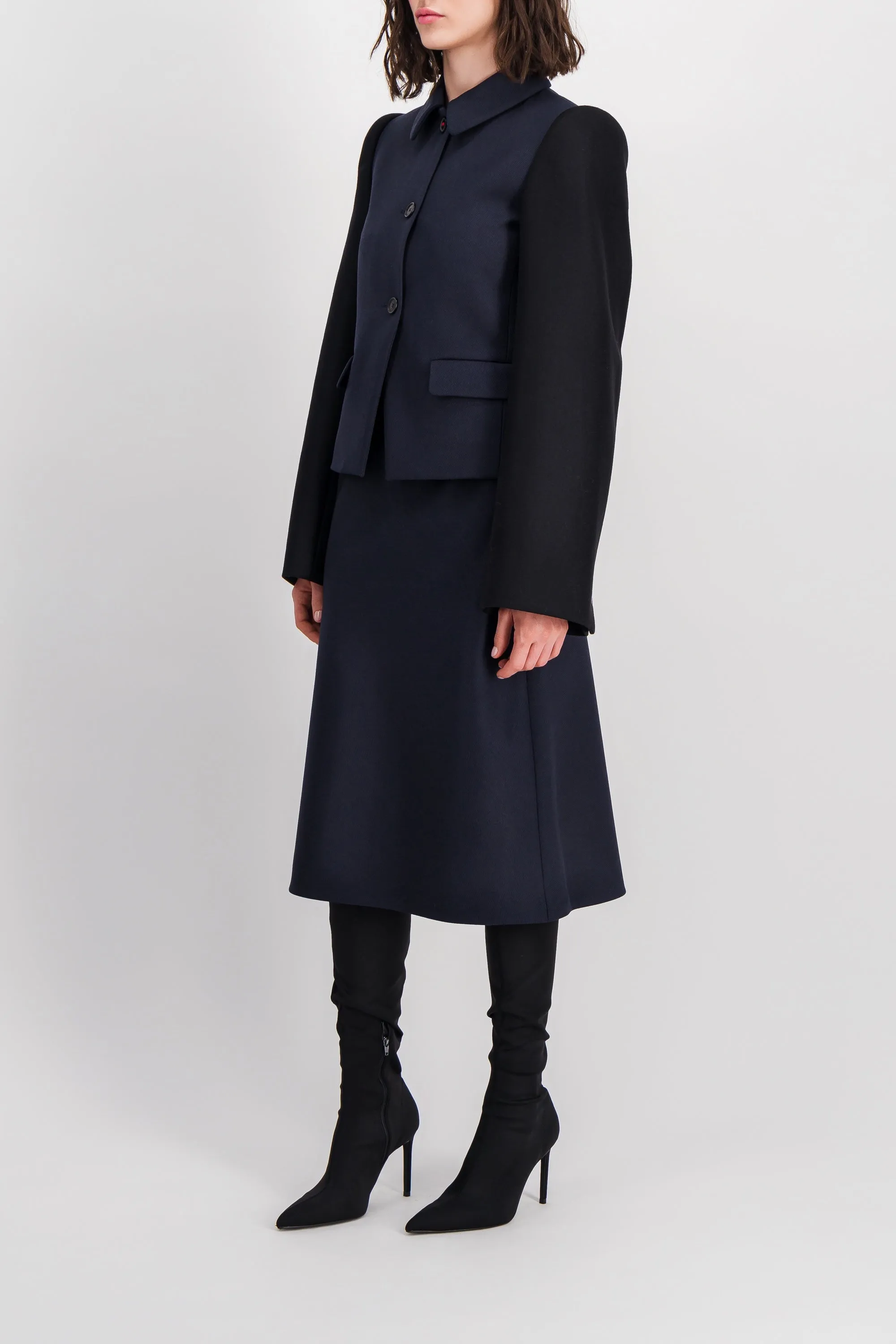 Wide sleeve bi-coloured fitted jacket