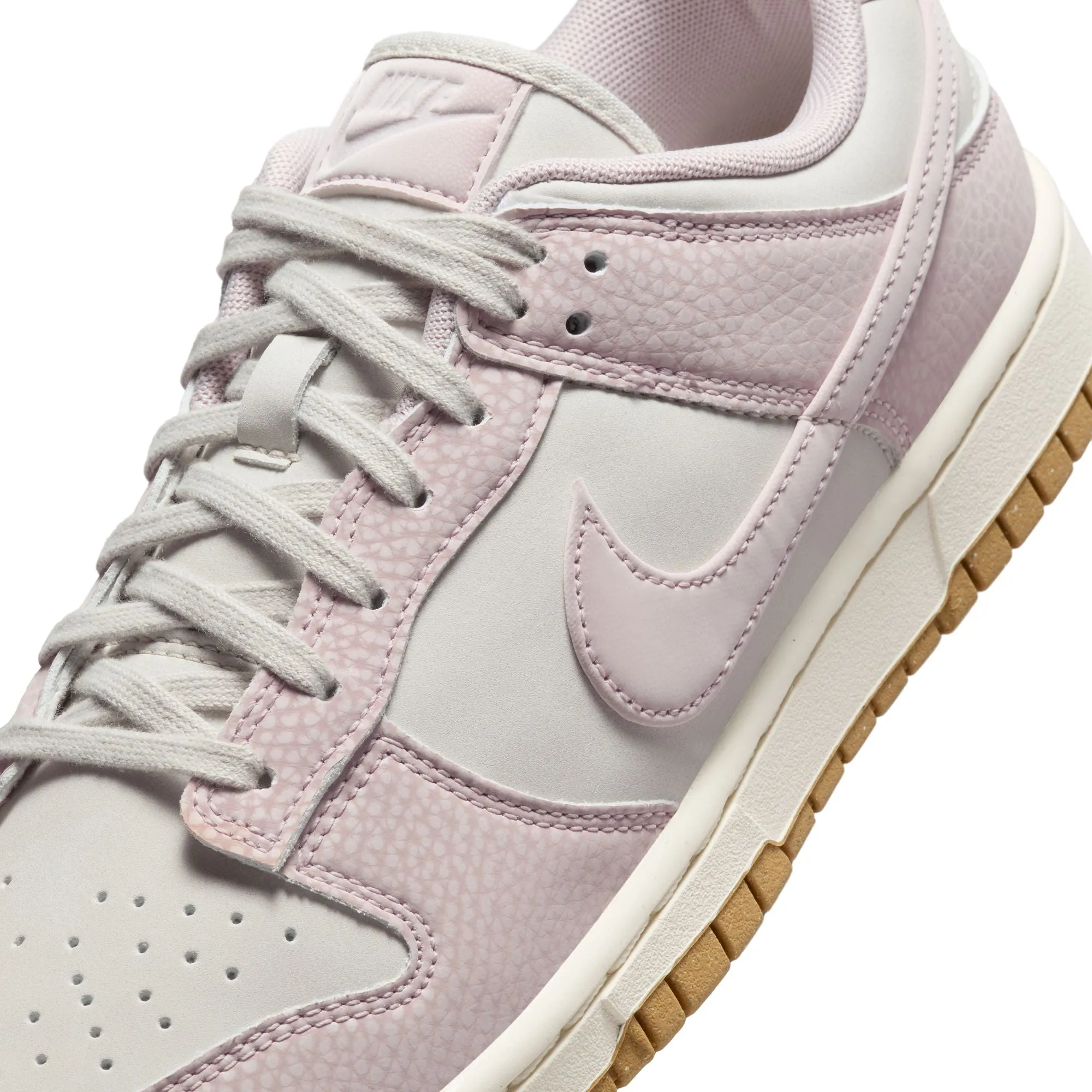 WMNS Nike Dunk Low PRM NN