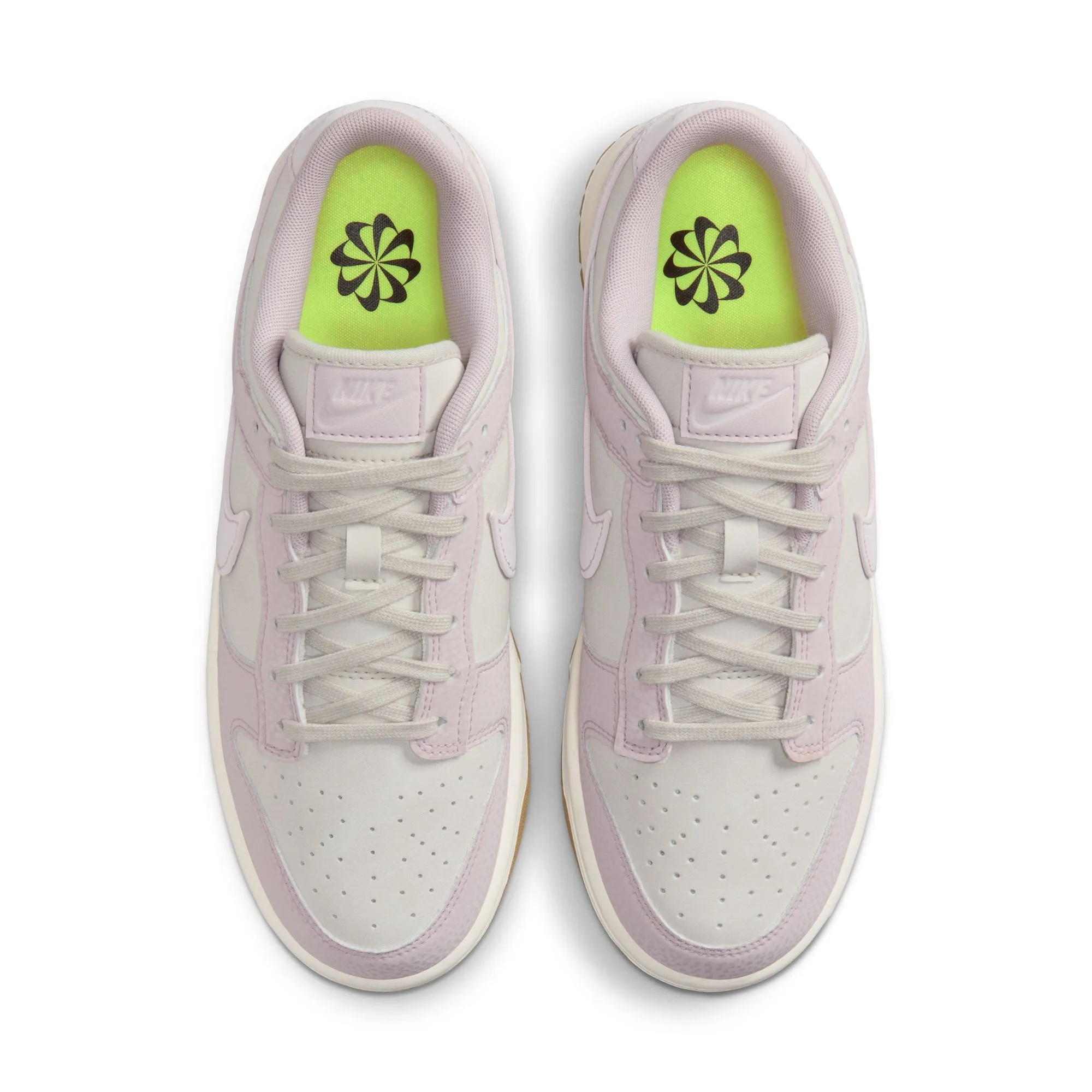 WMNS Nike Dunk Low PRM NN
