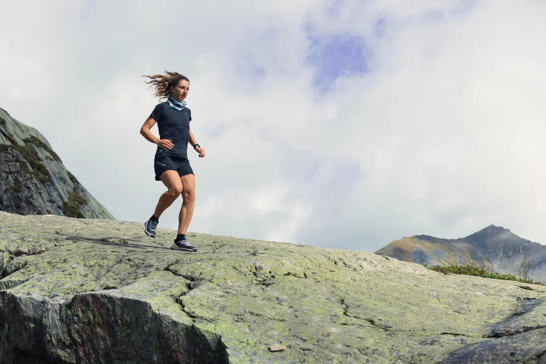 Women's Seamless Running&Trail Running T-Shirt-KIPRUN Run 500 Comfort slim
